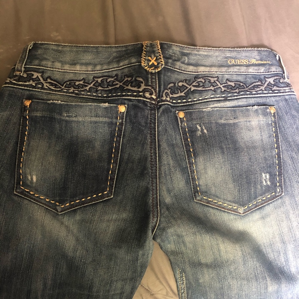 GUESS Premium